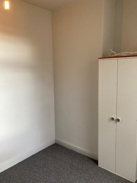 Room Oldham Road in Tameside