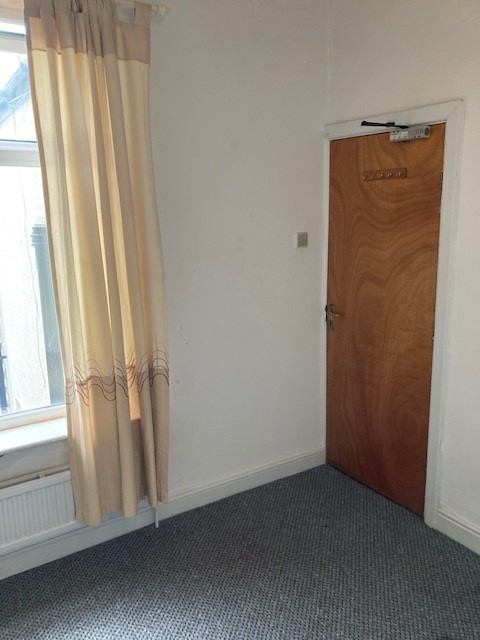 Room Oldham Road in Tameside