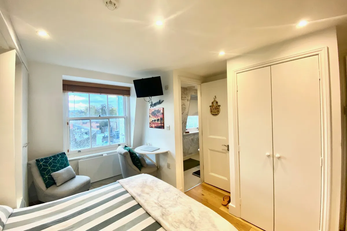 Flat Coleherne Road in Greater London