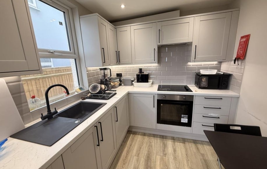 Room Whitley Wood Road in Reading