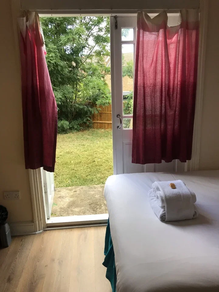 Flat Eade Road in Greater London