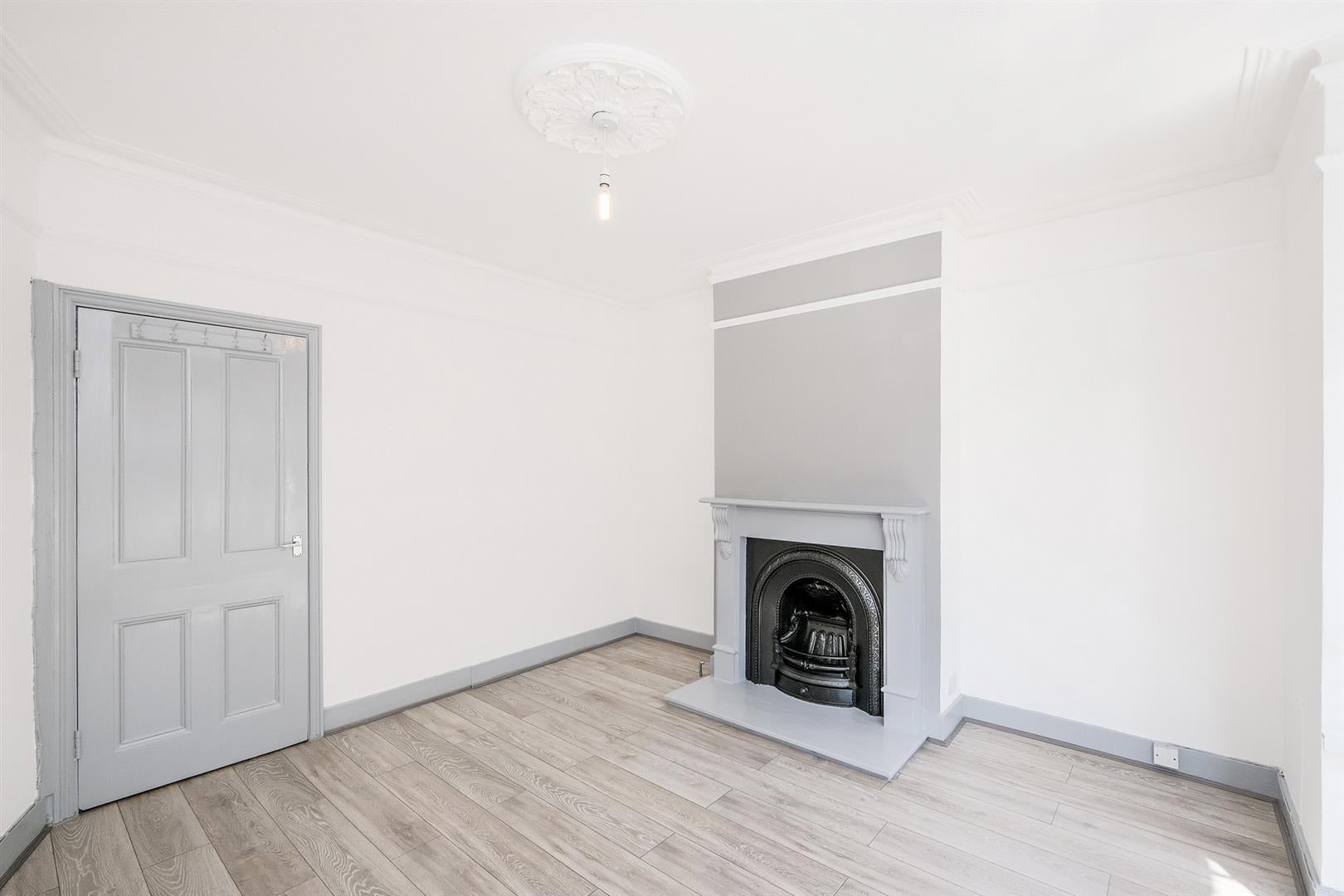Flat Hatherley Road in Greater London
