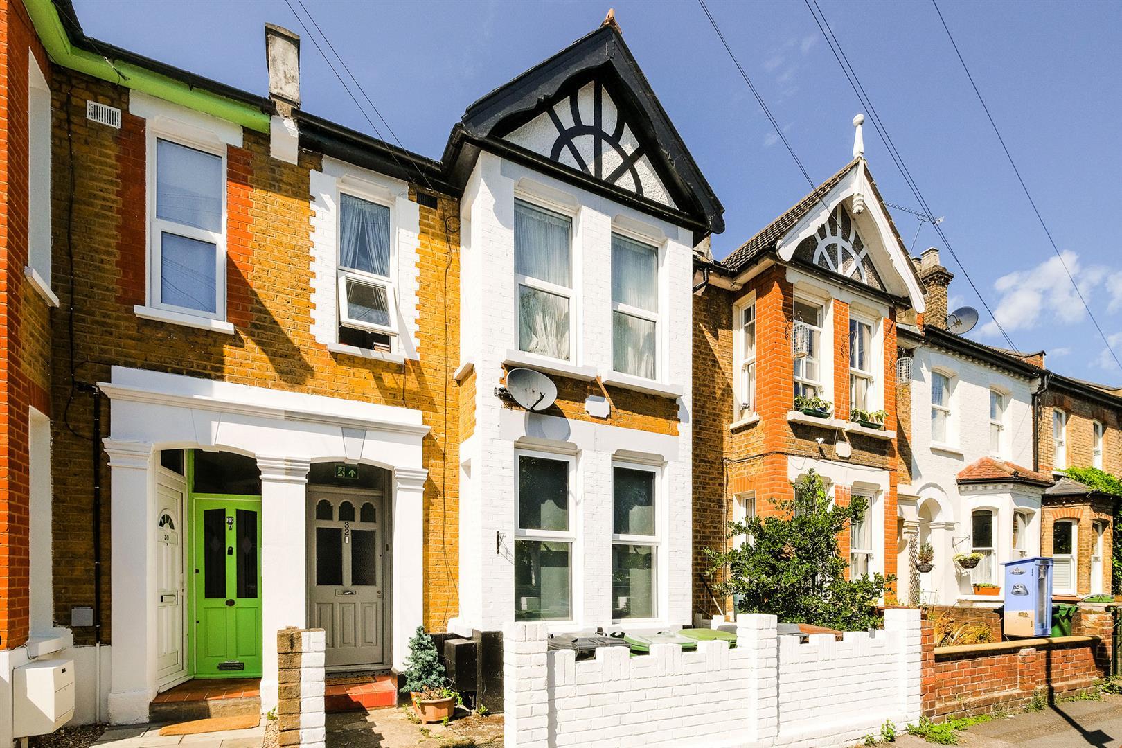 Flat Hatherley Road in Greater London