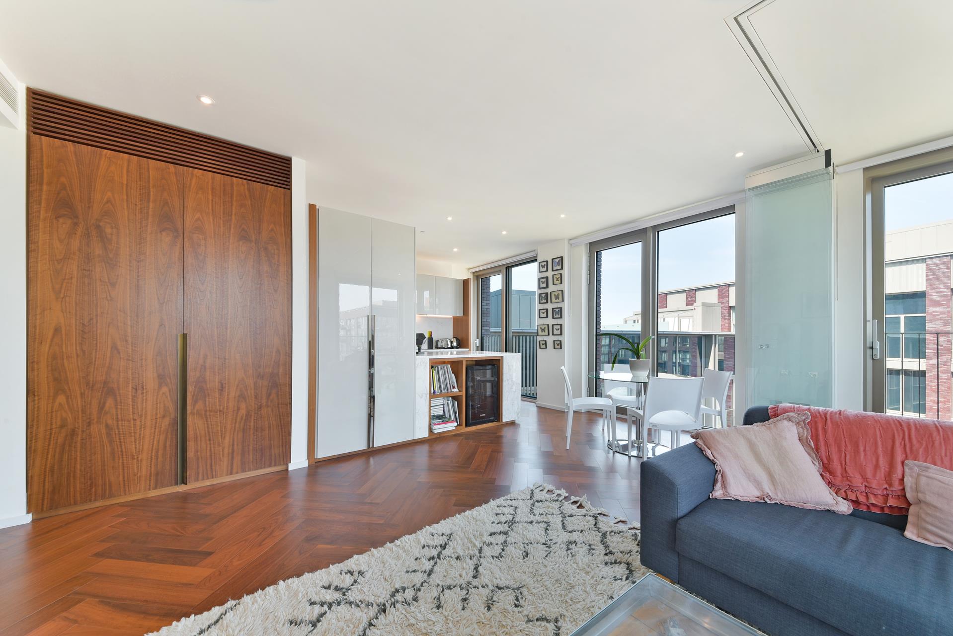 Flat New Mill Road in Greater London