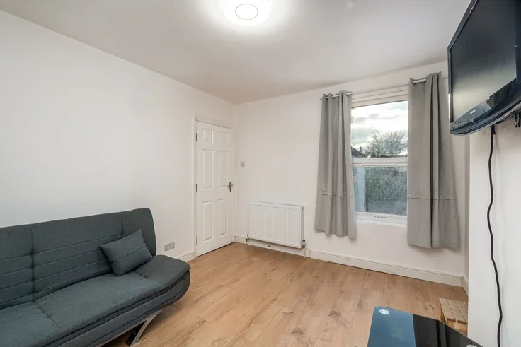 Flat Little Bushey Lane in Hertsmere
