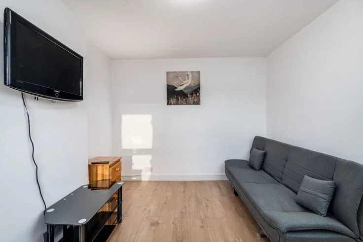 Flat Little Bushey Lane in Hertsmere