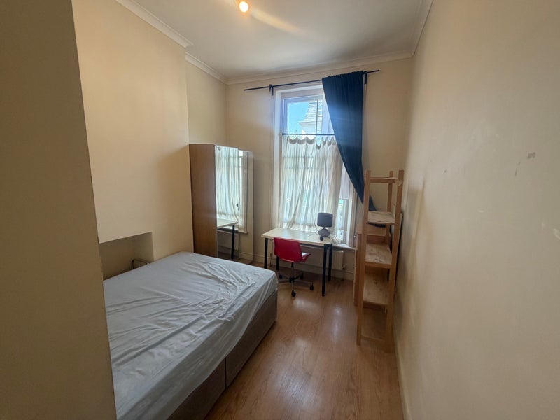 Room Russell Gardens in Greater London
