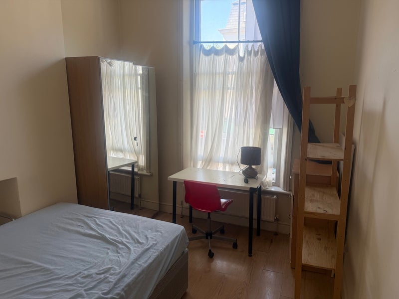 Room Russell Gardens in Greater London