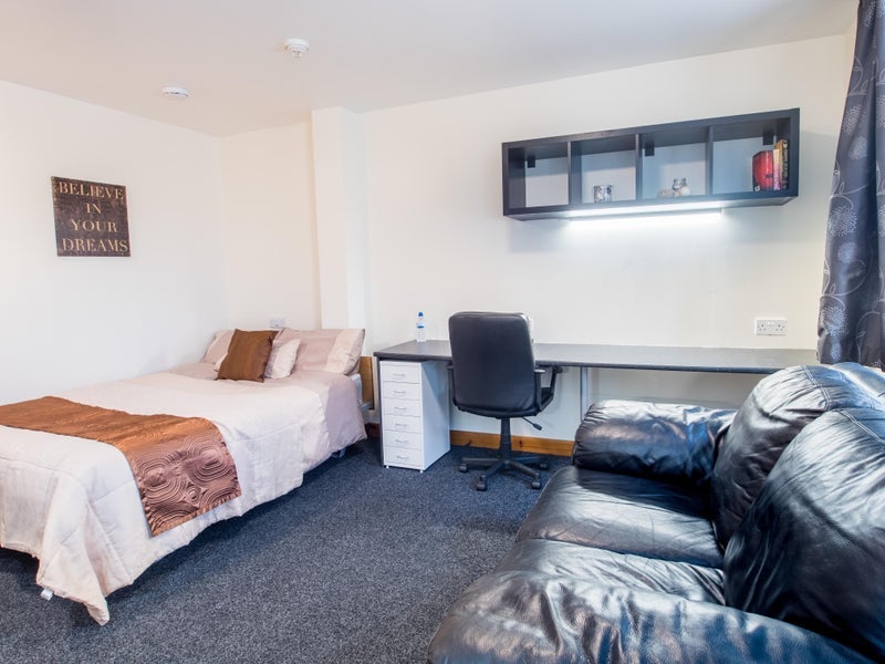 Flat Adelphi Street in Preston