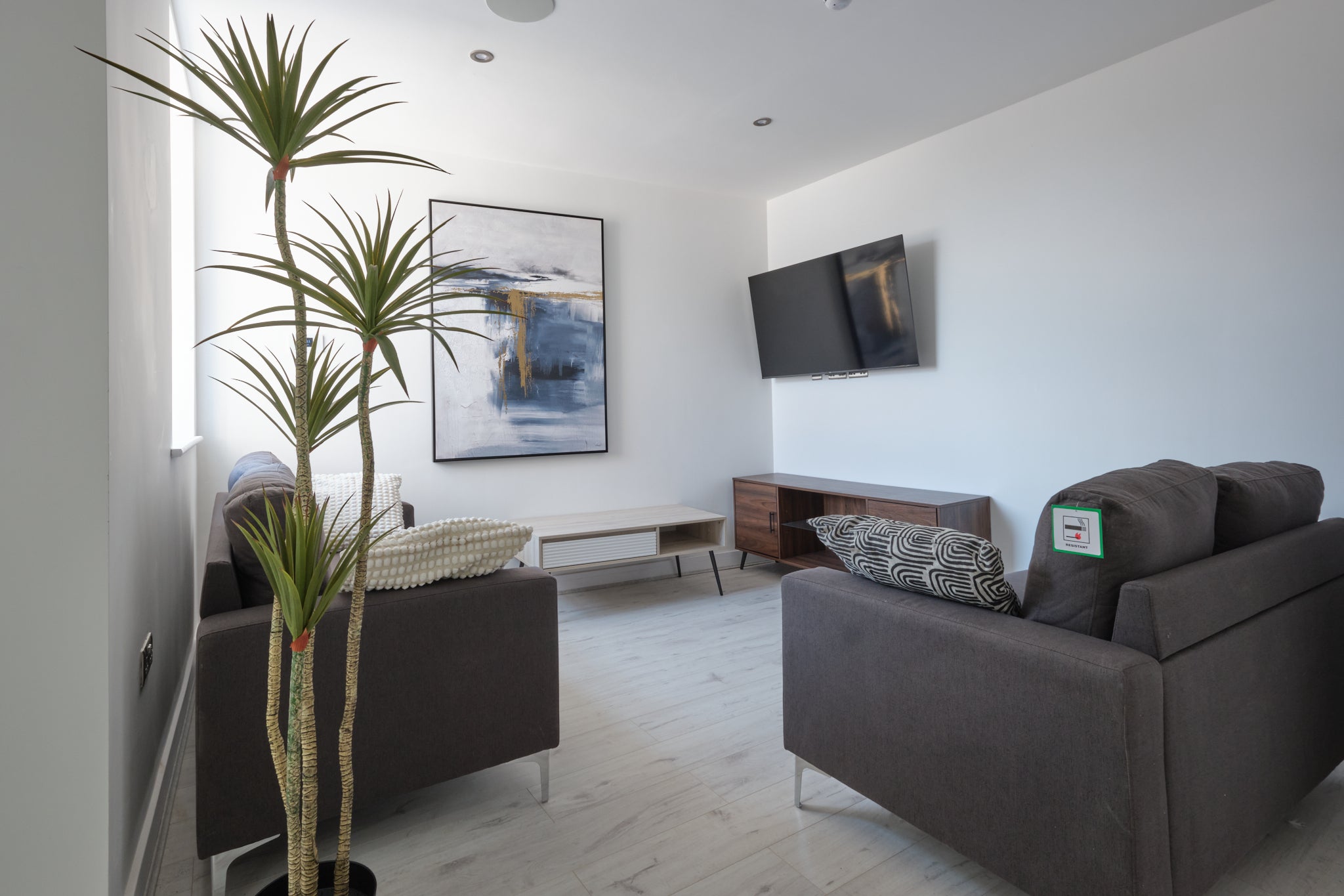 Room Kemble Street in Uplands