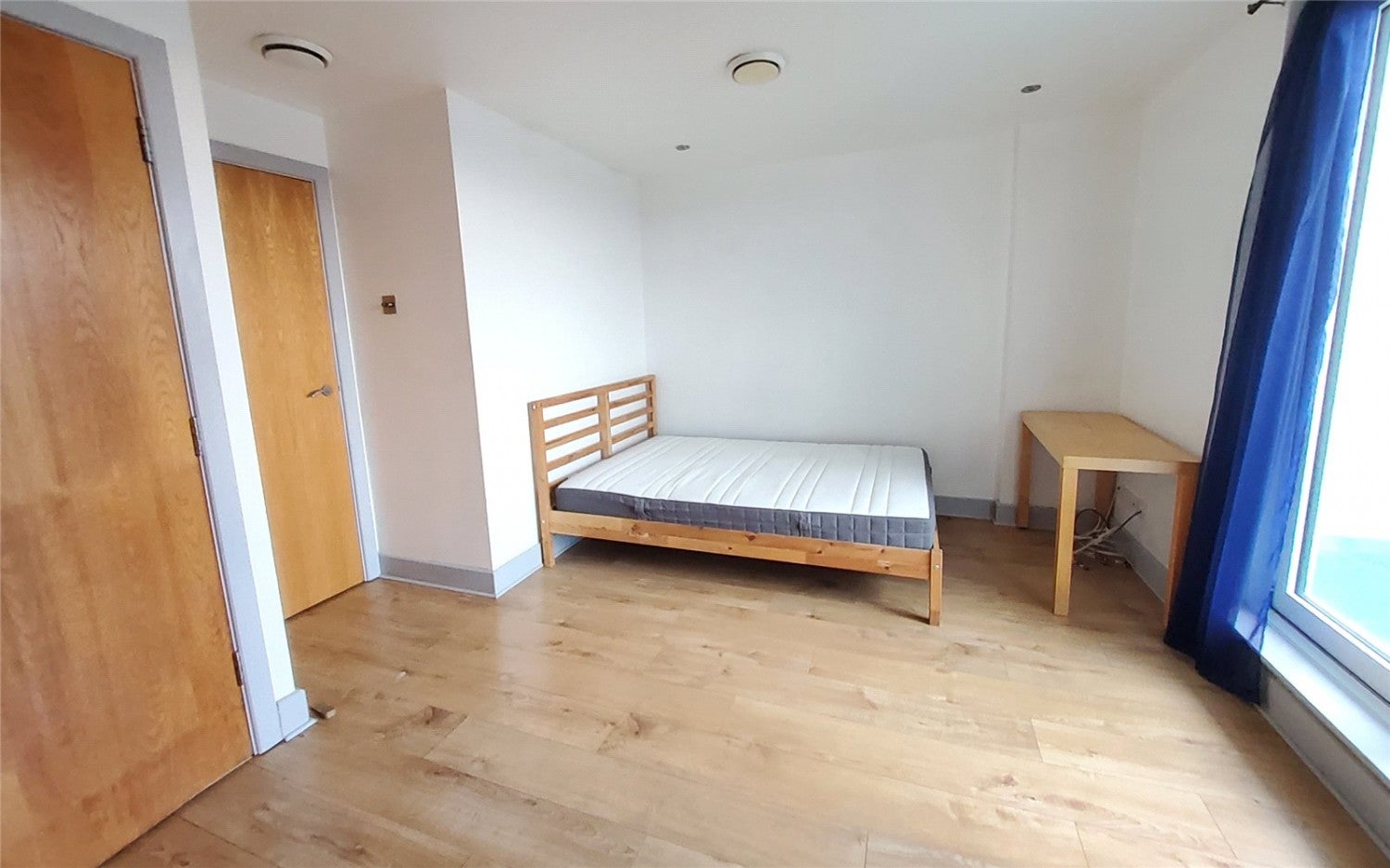 Flat Lyon Road in Greater London