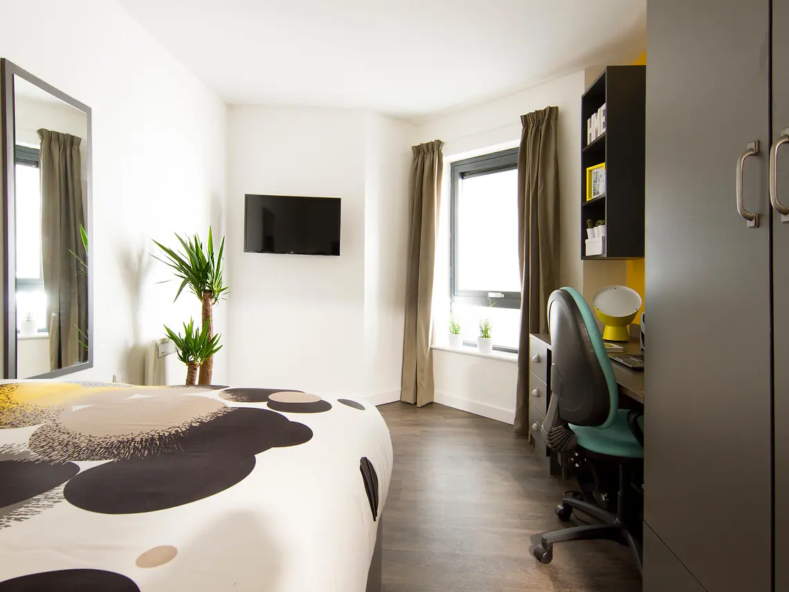 Room Cobourg Street in Plymouth