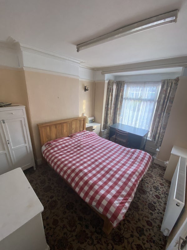 Room Warwards Lane in Birmingham