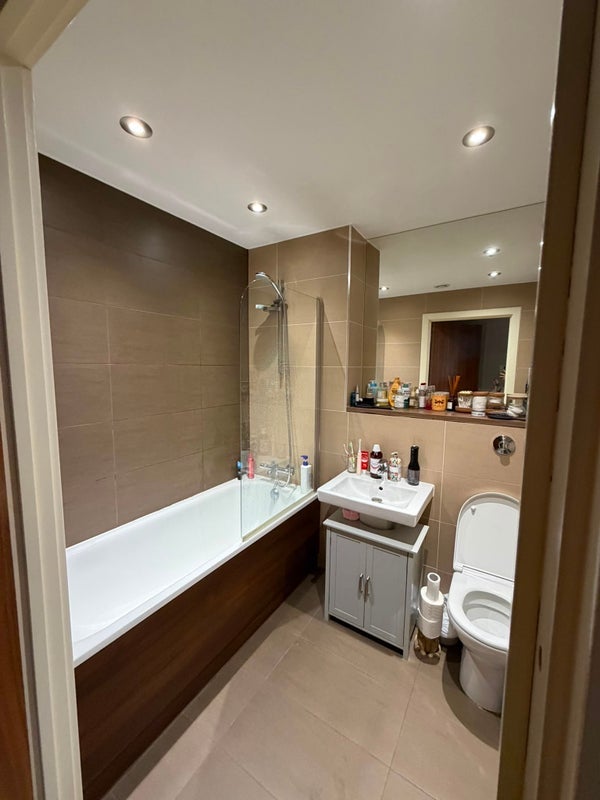 Room Sillavan Way in Salford