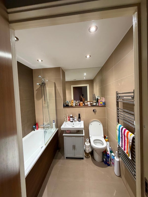 Room Sillavan Way in Salford