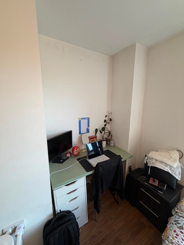 Room Sillavan Way in Salford