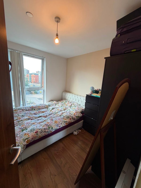 Room Sillavan Way in Salford