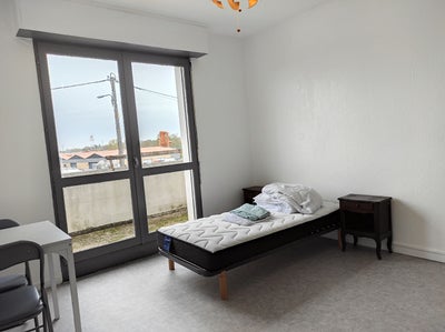 Flat Avenue Virecourt in Artigues-près-Bordeaux
