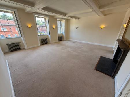 Flat Carnarvon Court in South Derbyshire