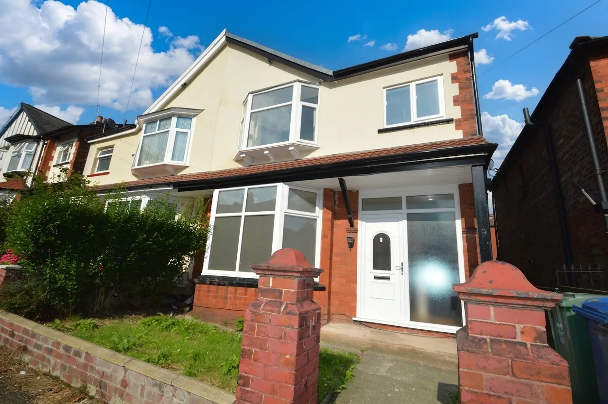 House Sedgley Avenue in Prestwich