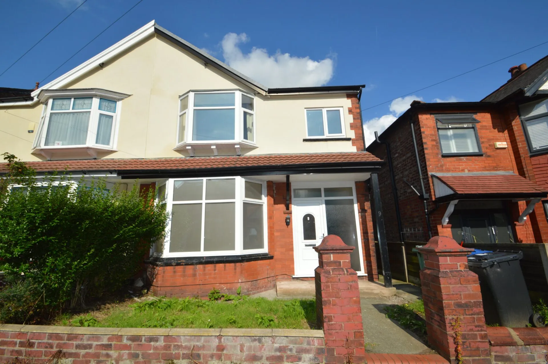 House Sedgley Avenue in Prestwich