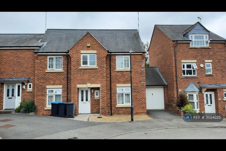 House Sissinghurst Close in Rugby
