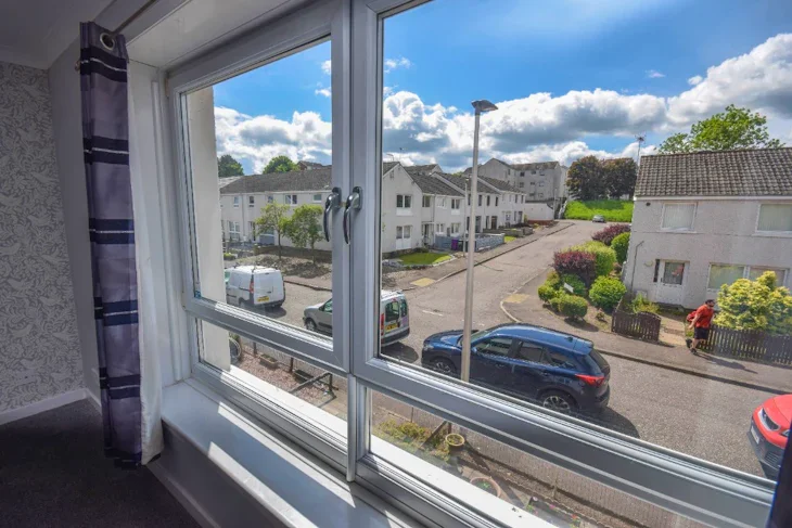 Flat Pitreuchie Place in Forfar