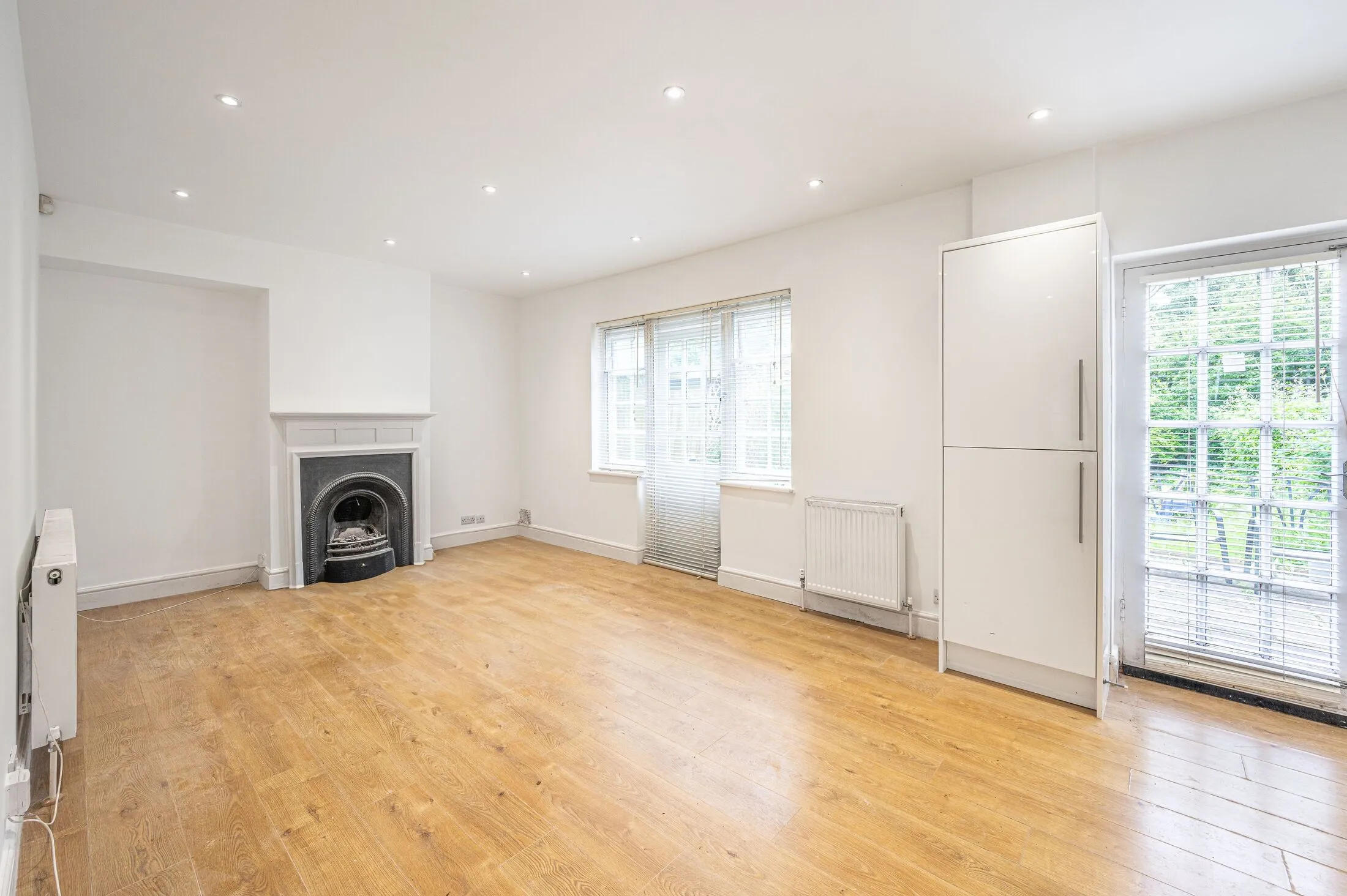 House Denman Drive North in Greater London
