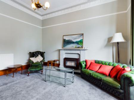 Flat Westhall Gardens in City of Edinburgh
