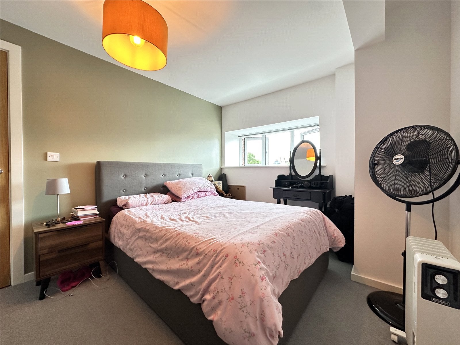 Flat Burley Place in Leeds
