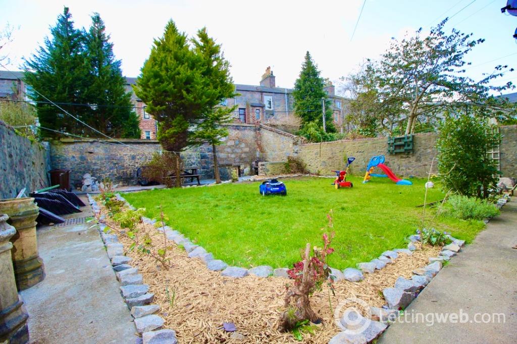 Flat Willowbank Road in Aberdeen City