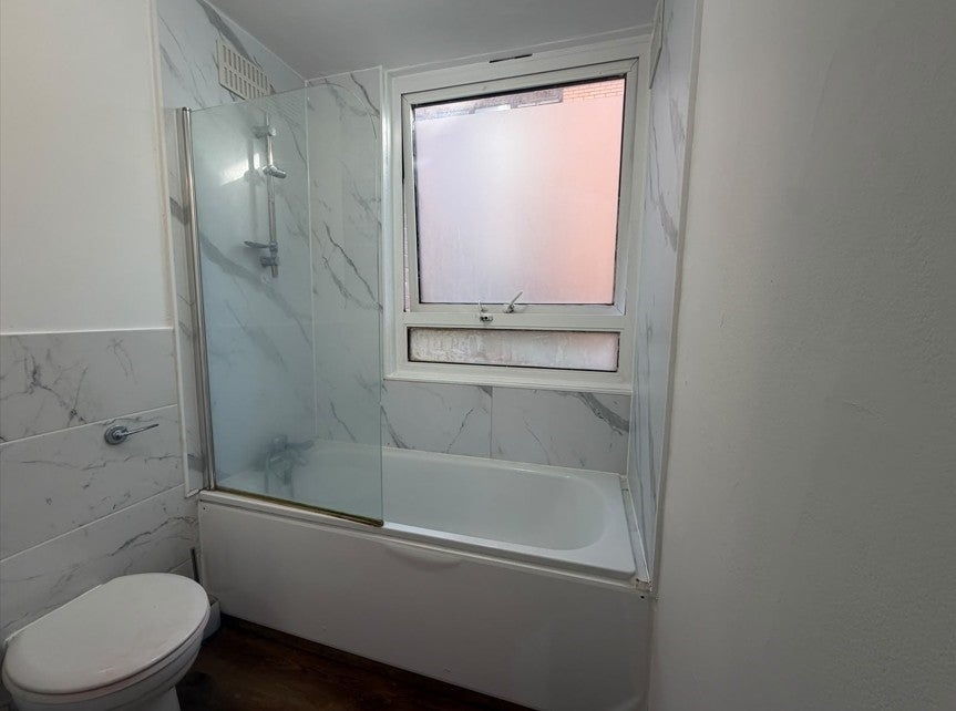 Flat Hornsey Lane in Greater London