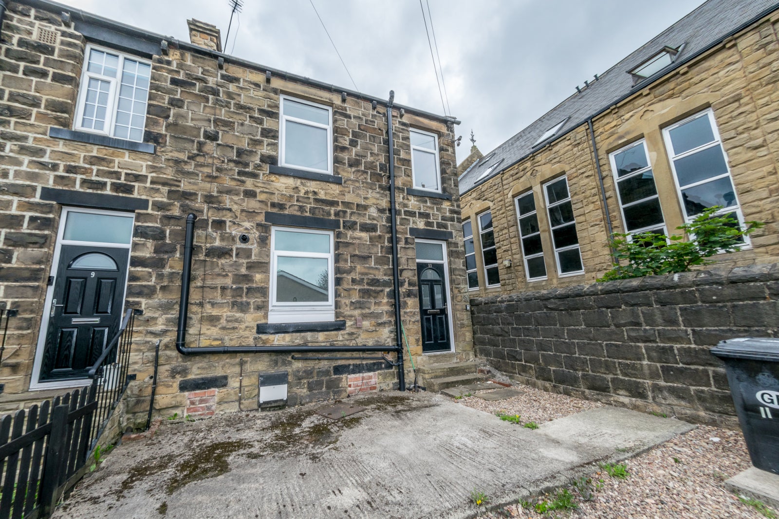 Flat Bruntcliffe Road in Leeds