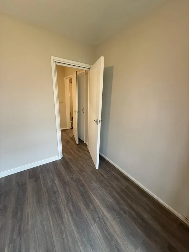Flat Martens Avenue in Greater London