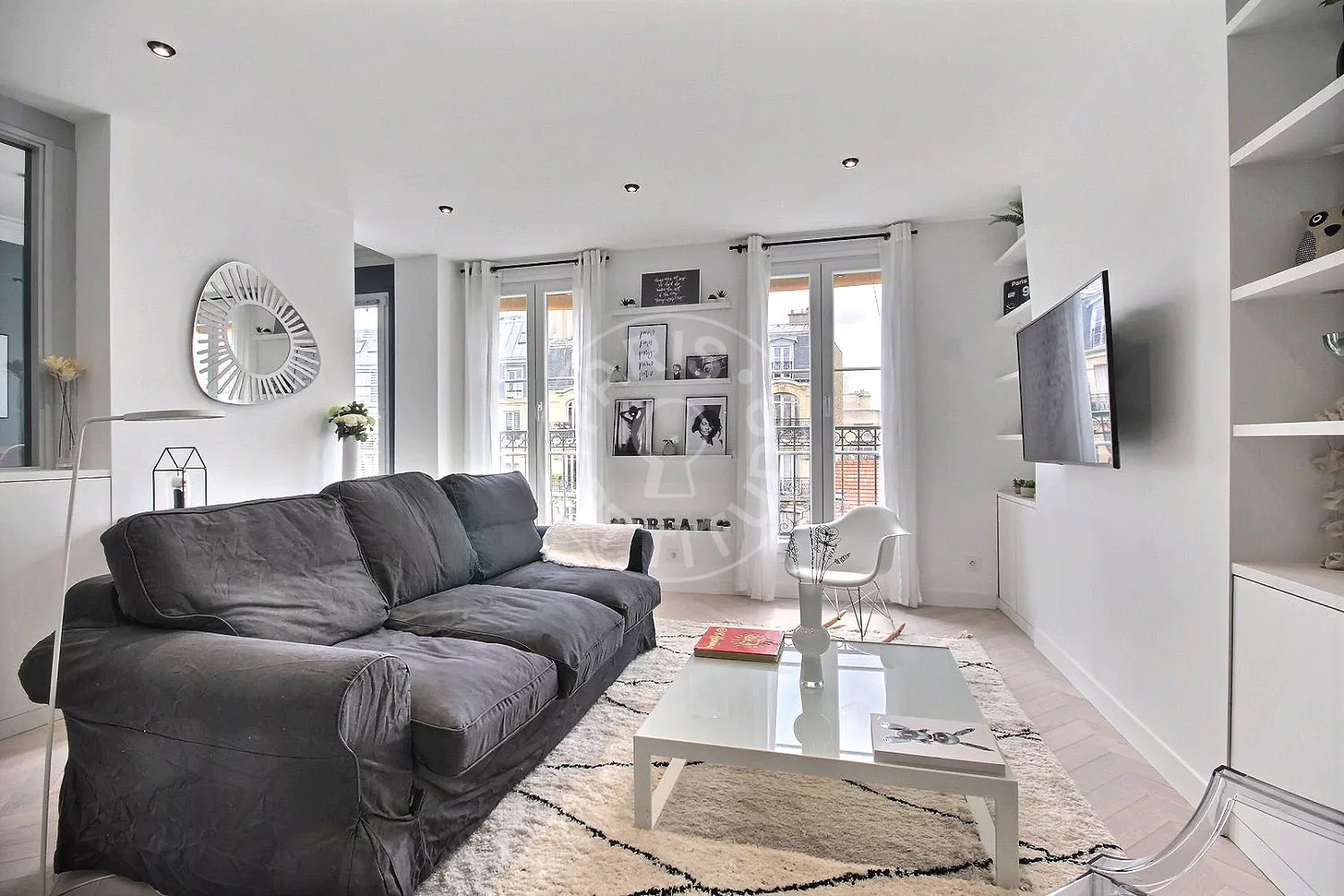 Flat Rue Rochebrune in Paris