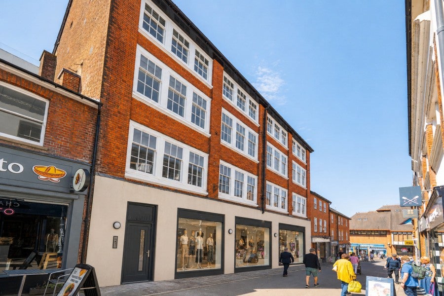 Flat Market Street in Guildford