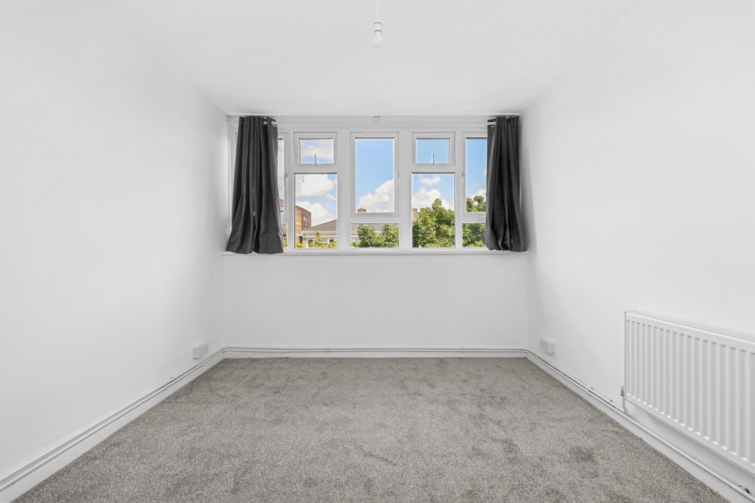 Flat Brabazon Street in Greater London