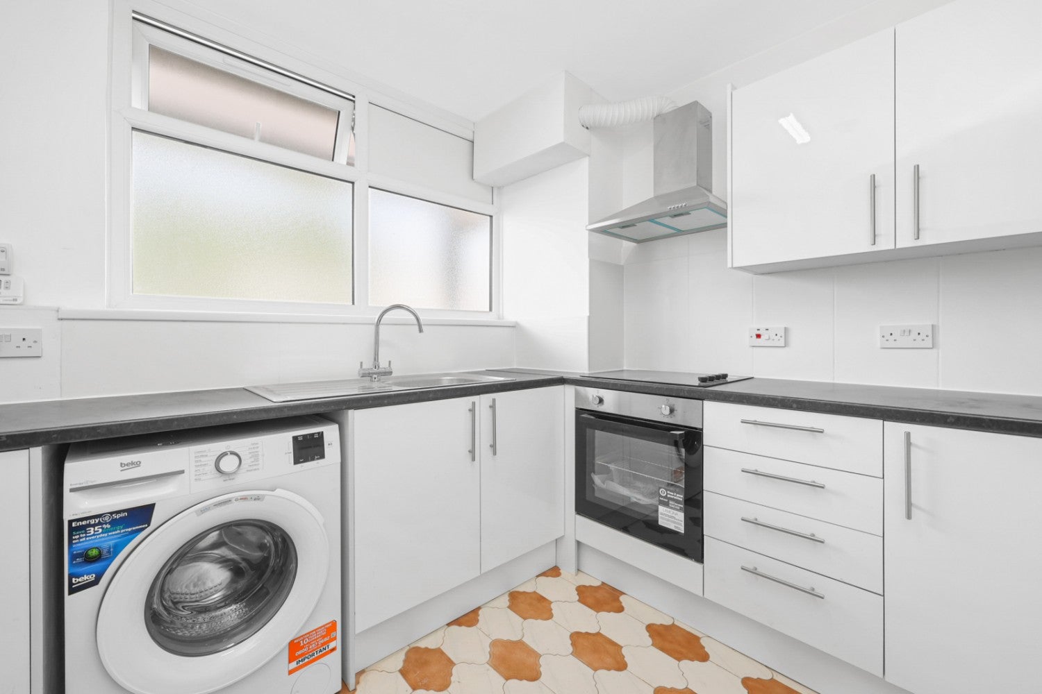 Flat Brabazon Street in Greater London
