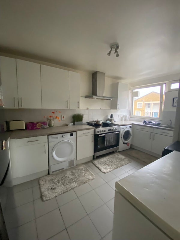 Room Shrubland Road in Greater London
