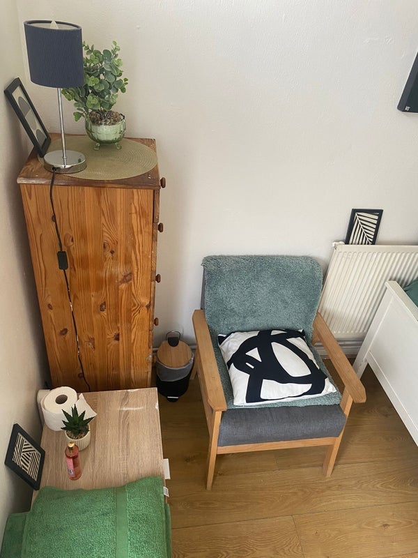 Room Shrubland Road in Greater London