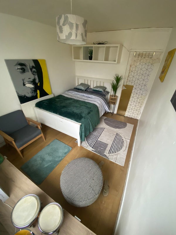 Room Shrubland Road in Greater London