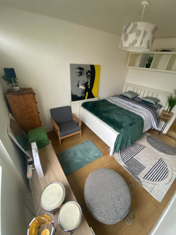 Room Shrubland Road in Greater London