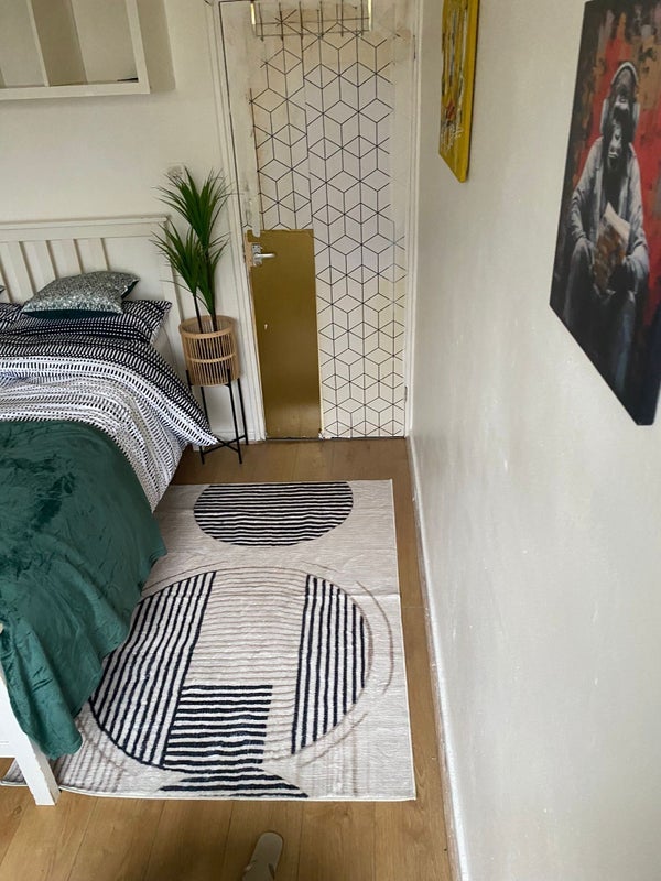 Room Shrubland Road in Greater London