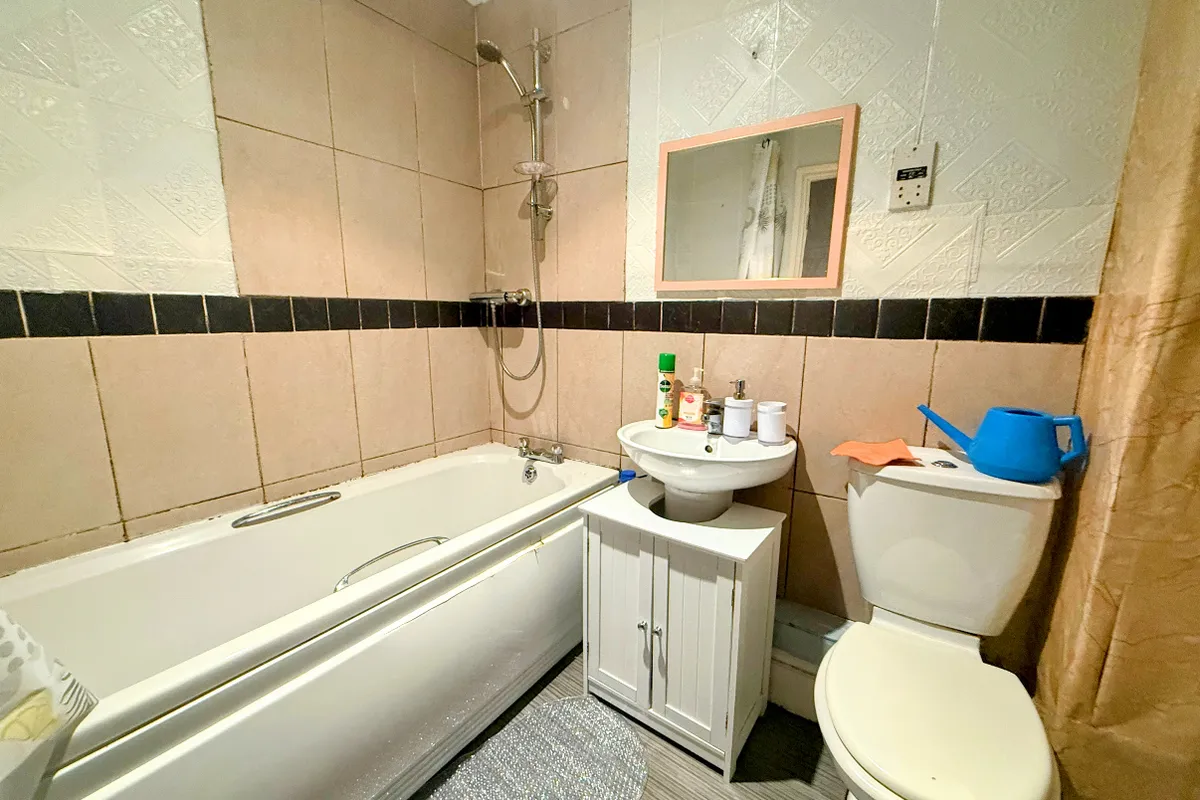 Flat Moorlands Terrance in Kirklees