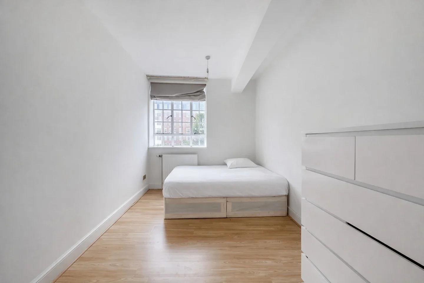 Flat Lucan Place in Greater London