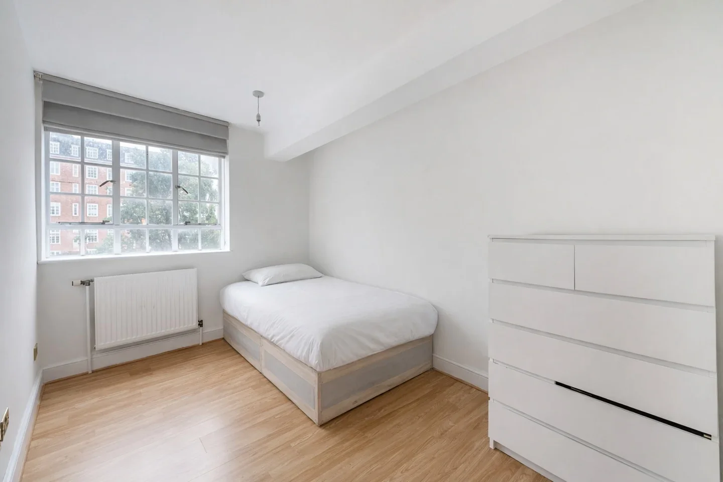 Flat Lucan Place in Greater London