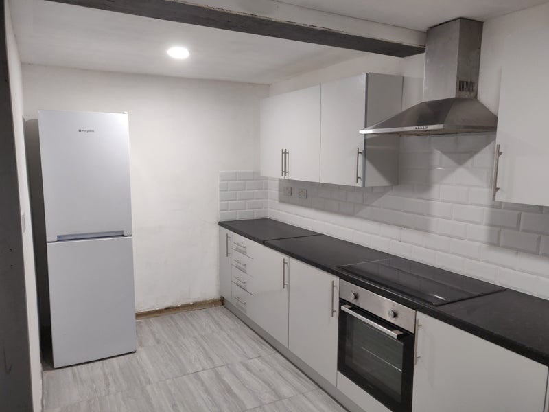 Room Minster Way in Slough