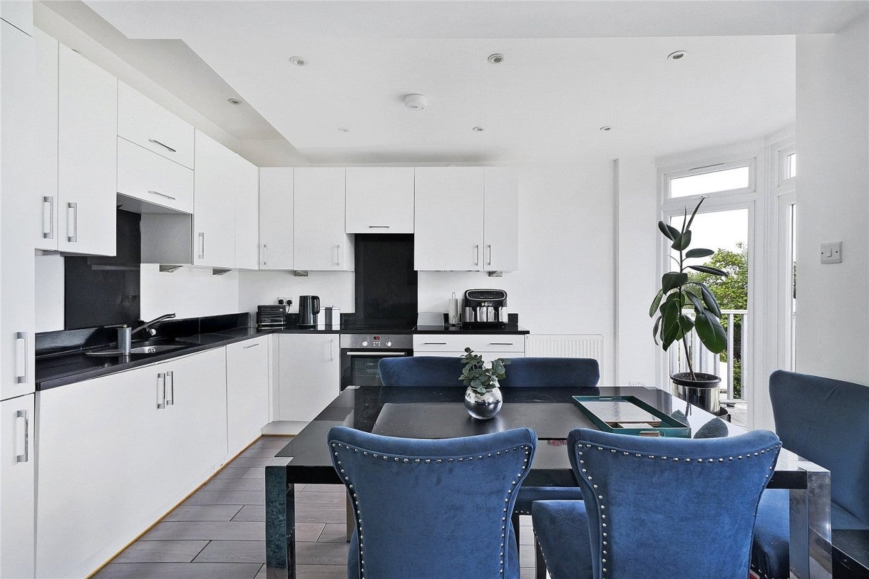 Flat St George's Road in Greater London