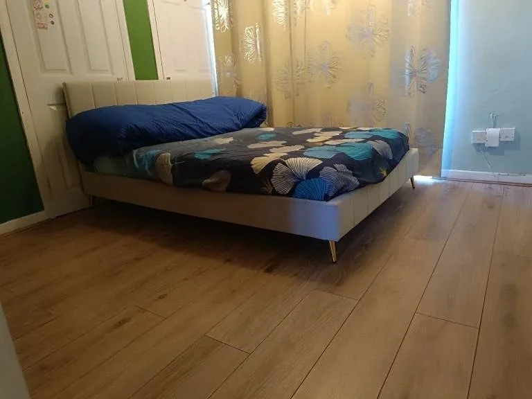 Room Ashdown Walk in Greater London