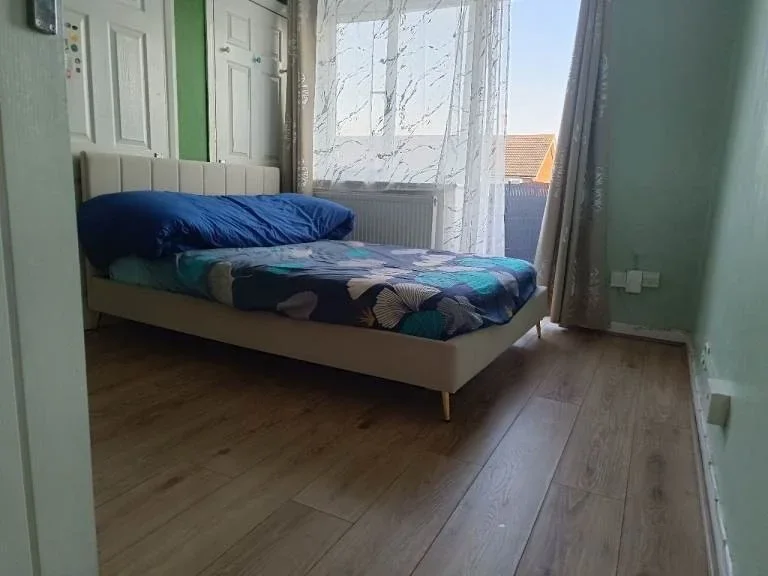 Room Ashdown Walk in Greater London